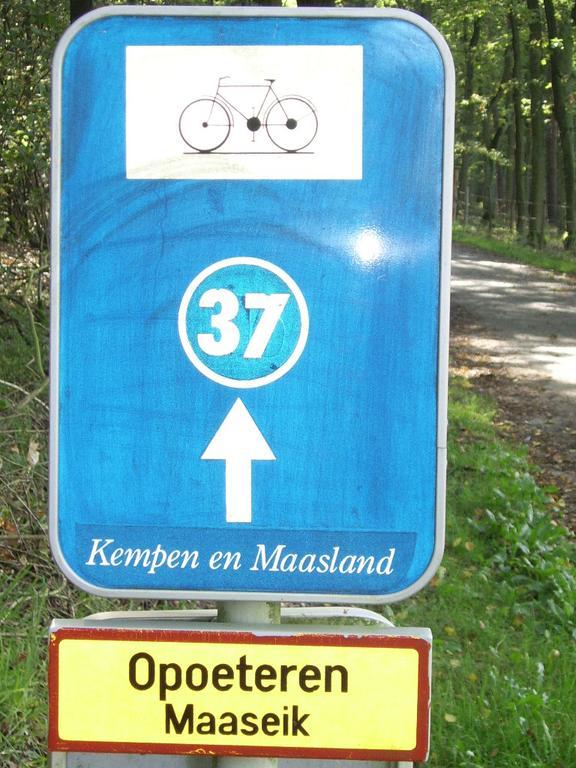 Bosbeekvallei Opoeteren Luaran gambar